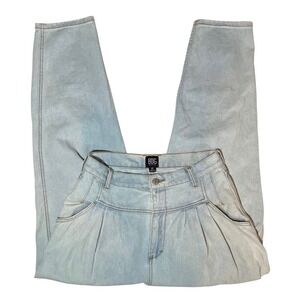 BDG Urban Outfitters Light Wash Pleated High Rise Mom Jeans Size 27 Tapered Leg
